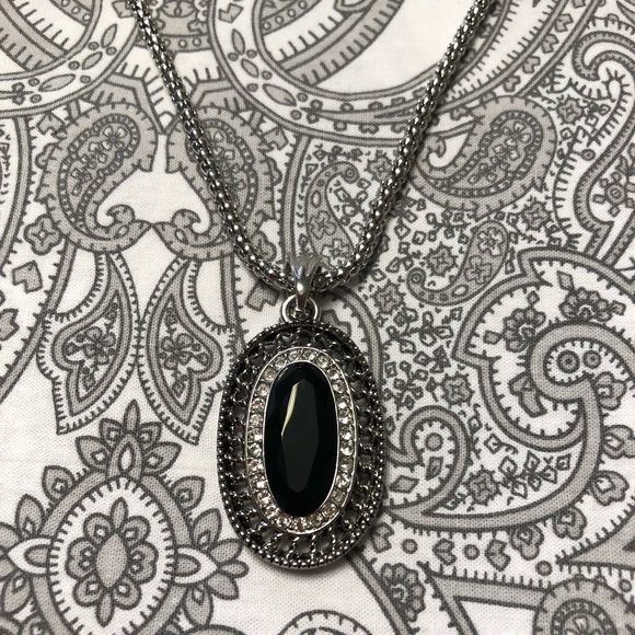 ⬇️ Necklace with oval shaped pendent - Picture 5 of 5